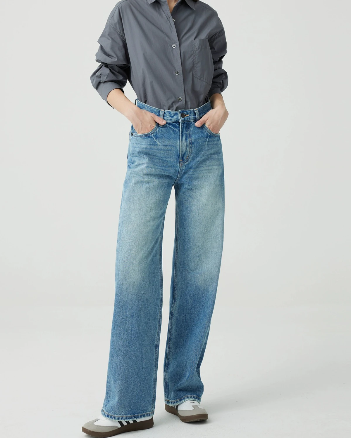 Women’s light-wash high-rise straight-leg denim jeans