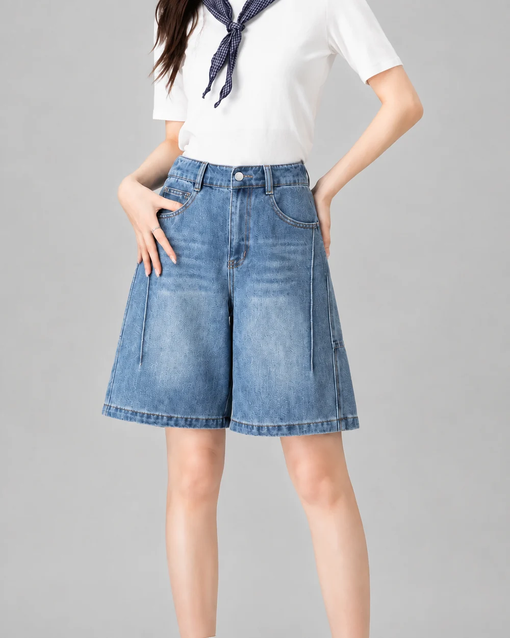 Women's wide-leg light-wash denim Bermuda shorts with a high waist
