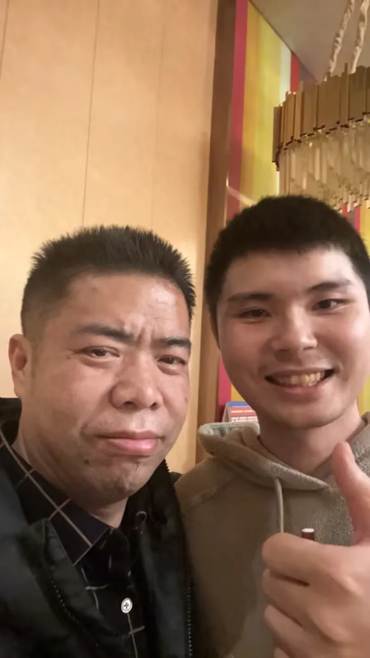 Beilin Denim team member with a customer during an in-person meeting